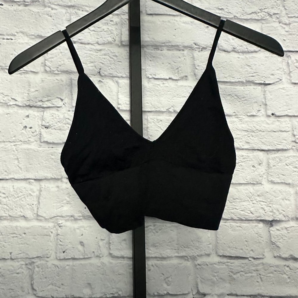Black v-neck ribbed bralet